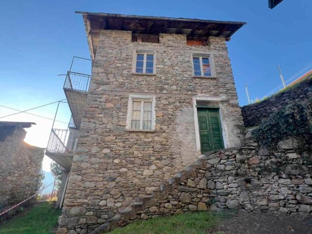 Rustico in vendita a Località Nansegolo, Buglio In Monte