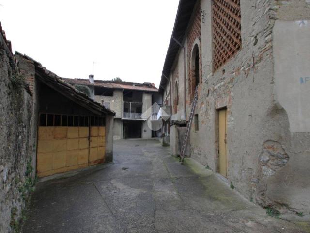 Rustico in vendita a Bulciago, Lombardia