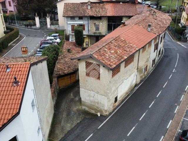 Rustico in vendita a Bulciago, Lombardia