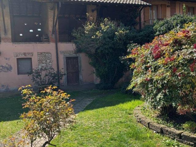 Rustico in vendita a Burago Di Molgora, Lombardia
