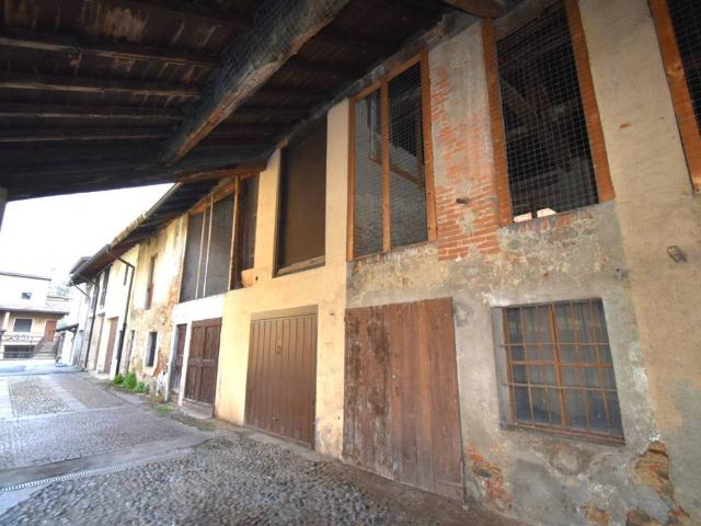 Rustico in vendita a Burago Di Molgora, Lombardia