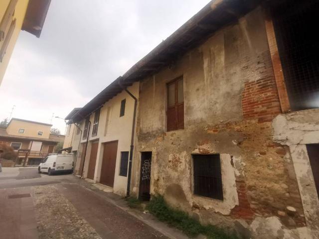 Rustico in vendita a Burago Di Molgora, Monza-brianza