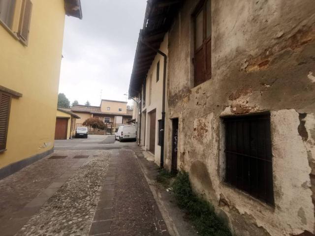 Rustico in vendita a Burago Di Molgora, Lombardia
