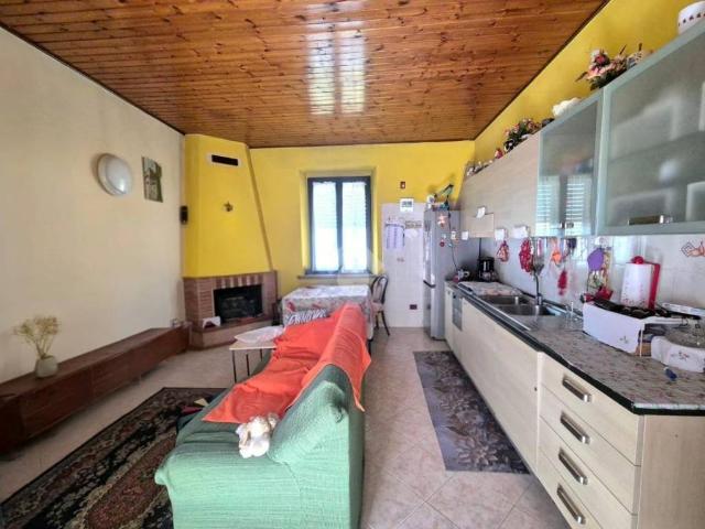 Rustico in vendita a Busnago, Lombardia