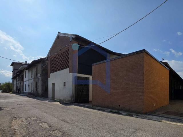 Rustico in vendita a Busnago, Lombardia
