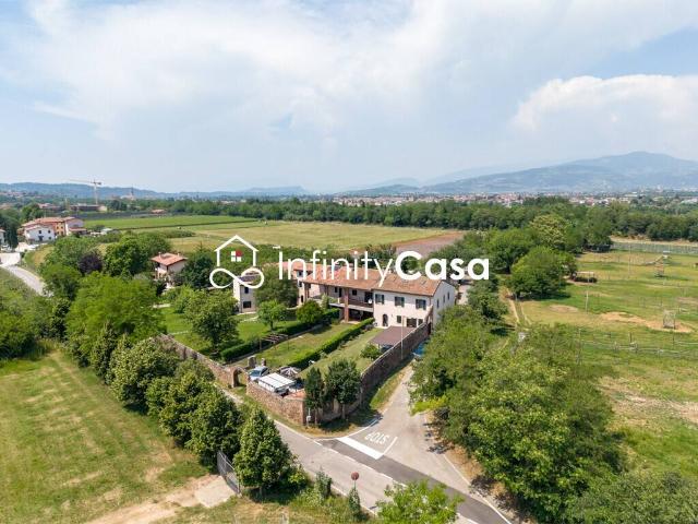 Rustico in vendita a Bussolengo, Veneto
