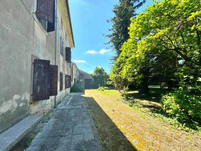 Rustico in vendita a Buttrio, Friuli-Venezia Giulia