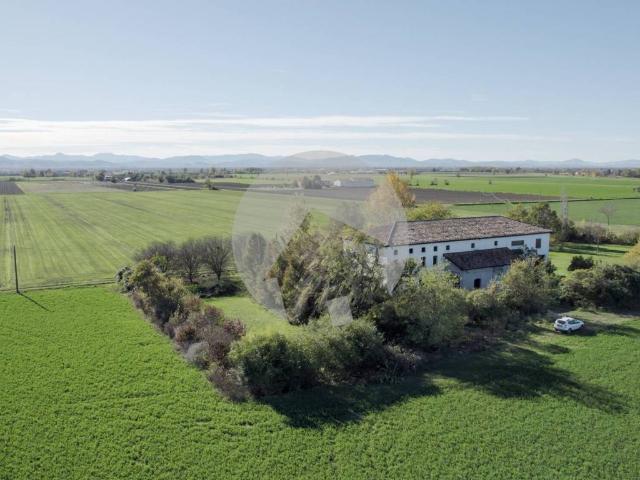 Rustico in vendita a Terra di Mezzo, Re