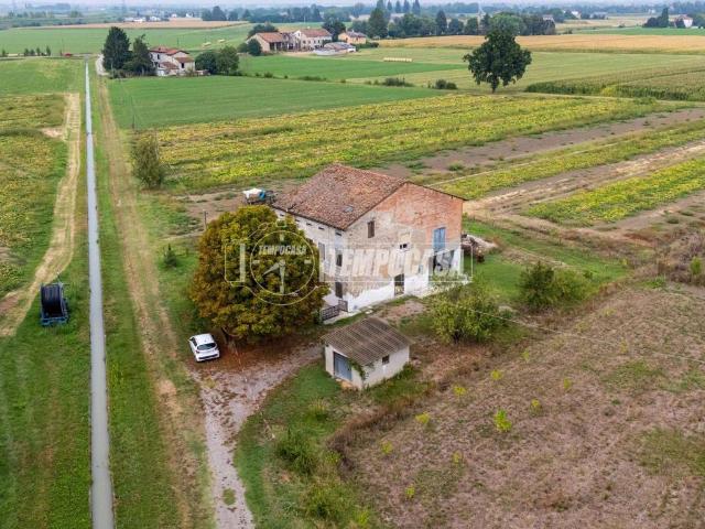 Rustico in vendita a Terra di Mezzo, Re