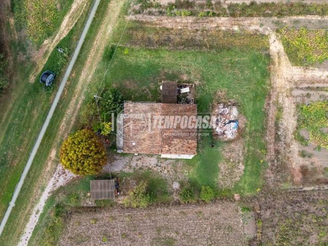 Rustico in vendita a Terra di Mezzo, Re