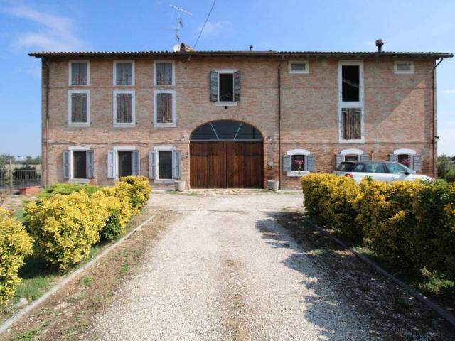 Rustico in vendita a Terra di Mezzo, Re