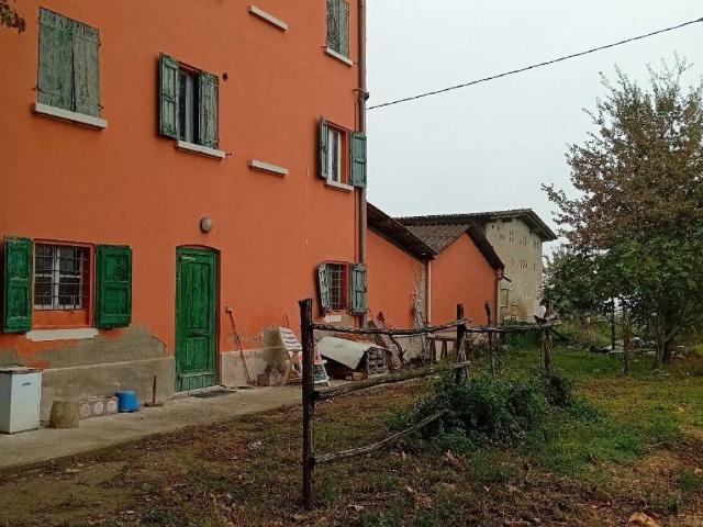 Rustico in vendita a Terra di Mezzo, Re