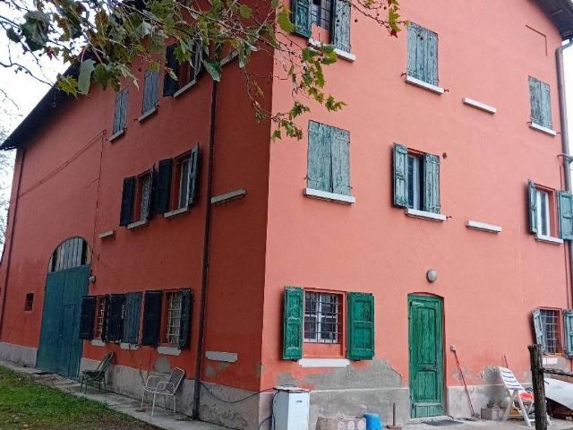 Rustico in vendita a Terra di Mezzo, Re
