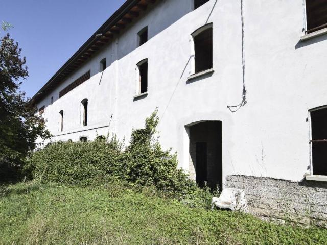 Rustico in vendita a Terra di Mezzo, Re