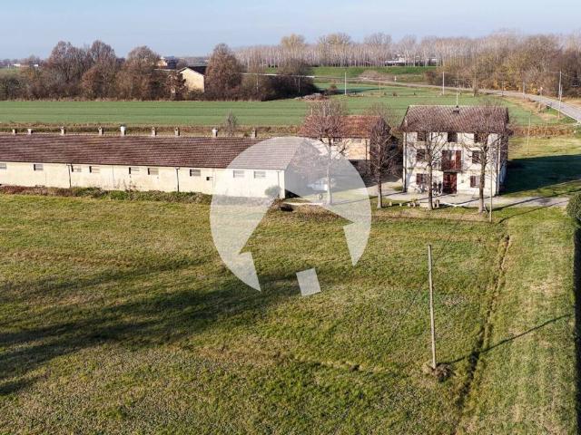 Rustico in vendita a Terra di Mezzo, Re