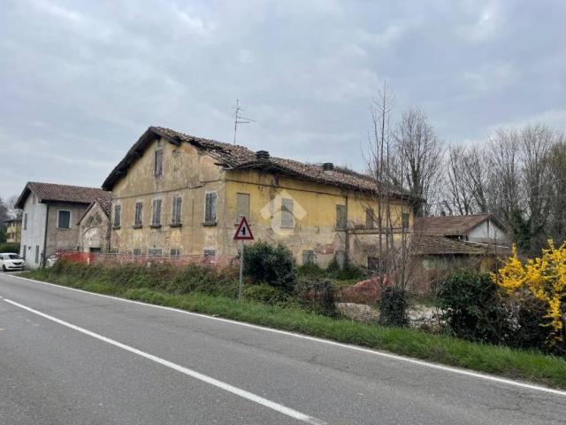 Rustico in vendita a Terra di Mezzo, Re