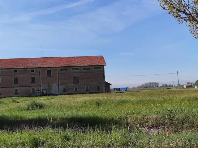 Rustico in vendita a Terra di Mezzo, Re