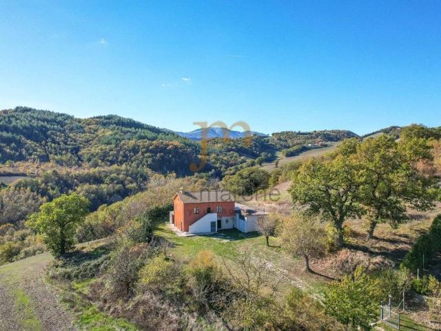 Rustico in vendita a Cappuccini, Marche