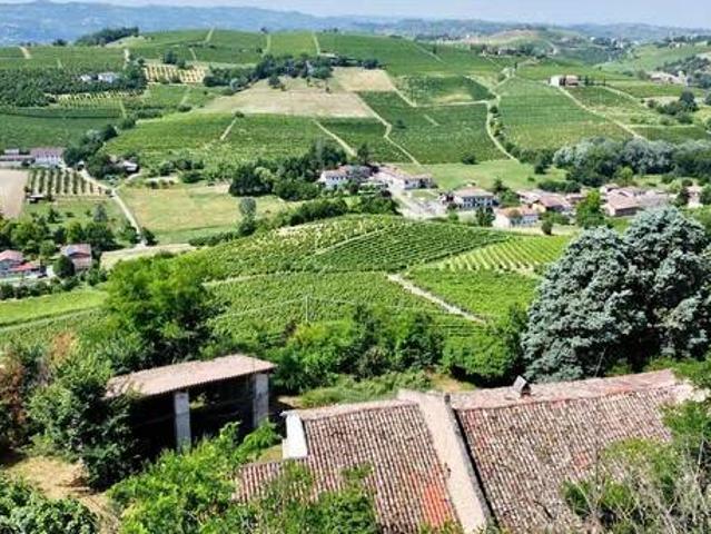 Rustico in vendita a Calamandrana, Asti