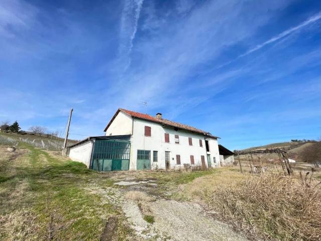 Rustico in vendita a Calamandrana, Asti