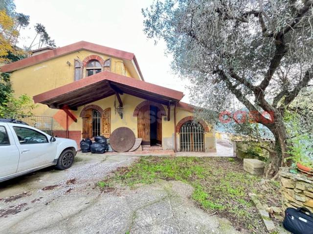 Rustico in vendita a Montemagno, Calci