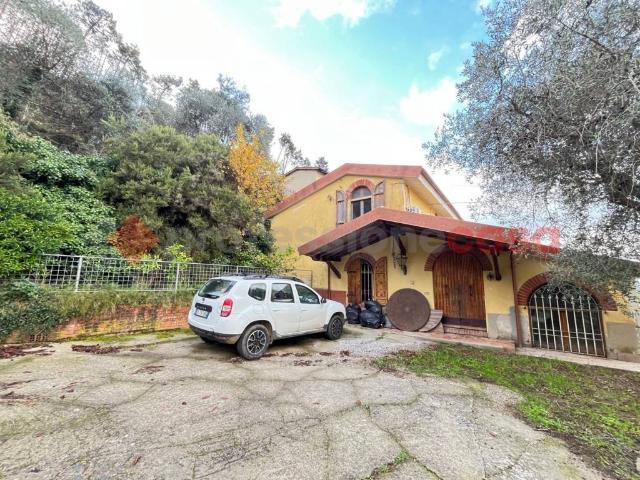Rustico in vendita a Montemagno, Calci