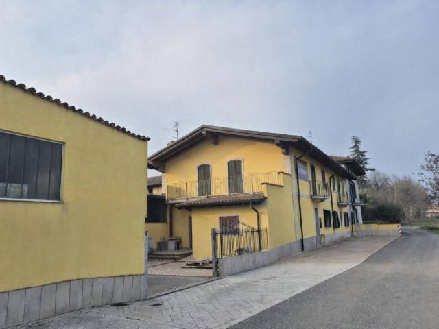 Rustico in vendita a Calcinate, Lombardia