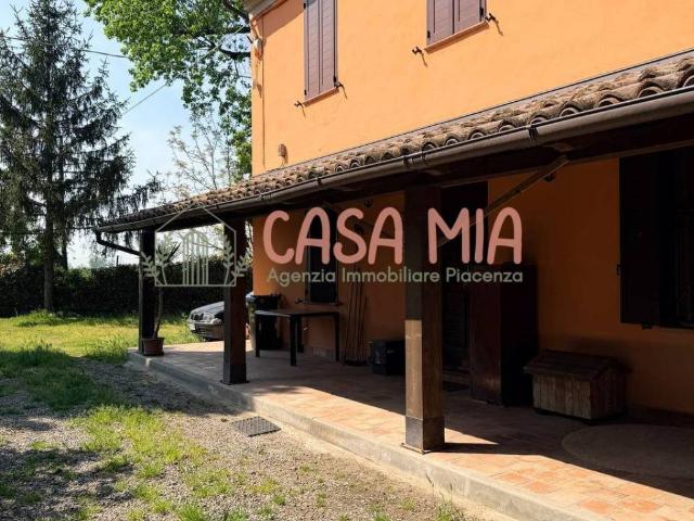 Rustico in vendita a Calendasco, Reggio Emilia