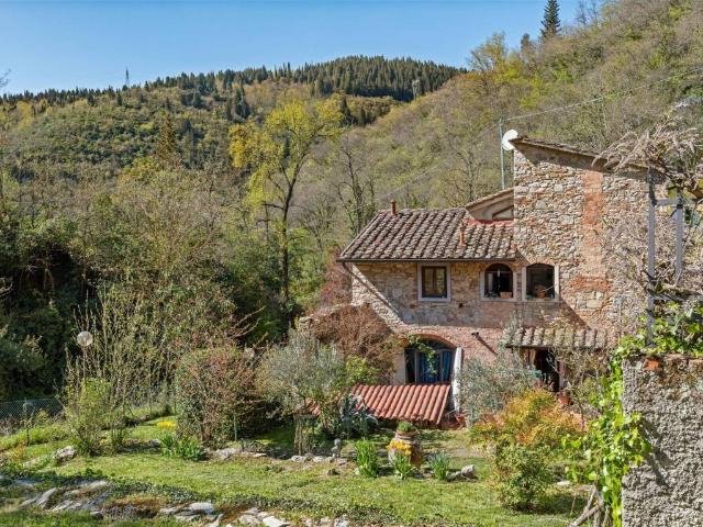 Rustico in vendita a Calenzano, Toscana
