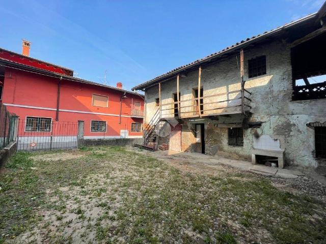 Rustico in vendita a Calvenzano, Lombardia