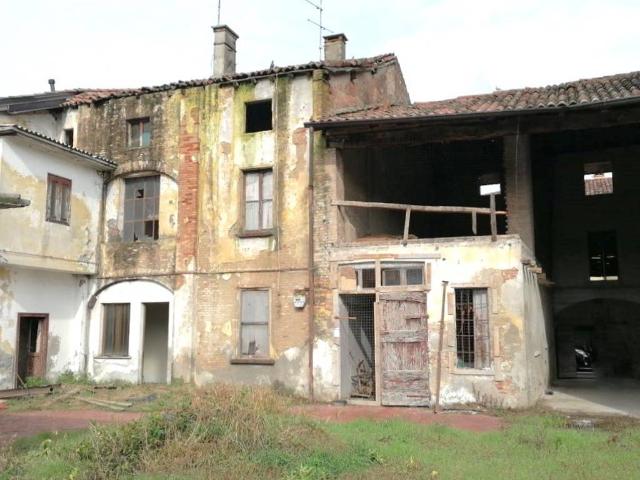 Rustico in vendita a Calvenzano, Lombardia