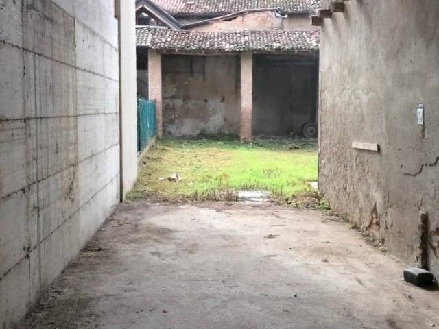 Rustico in vendita a Calvenzano, Lombardia