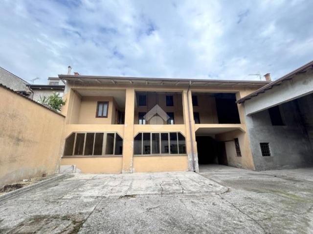 Rustico in vendita a Calvisano, Lombardia