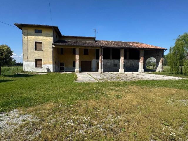 Rustico in vendita a Calvisano, Lombardia