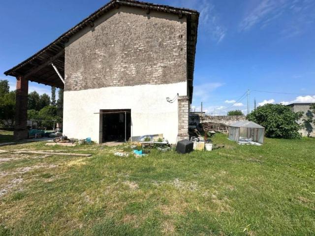 Rustico in vendita a Calvisano, Lombardia