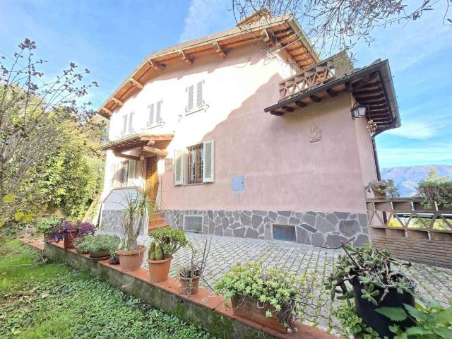 Rustico in vendita a Camaiore, Toscana