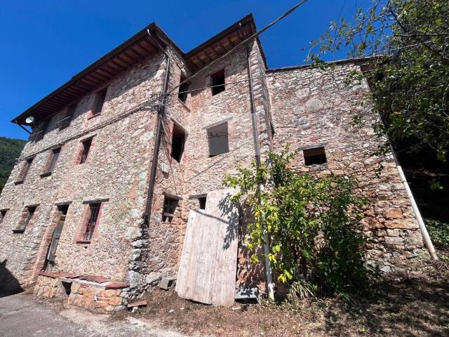 Rustico in vendita a Camaiore, Toscana