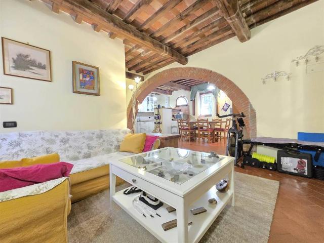 Rustico in vendita a Camaiore, Toscana