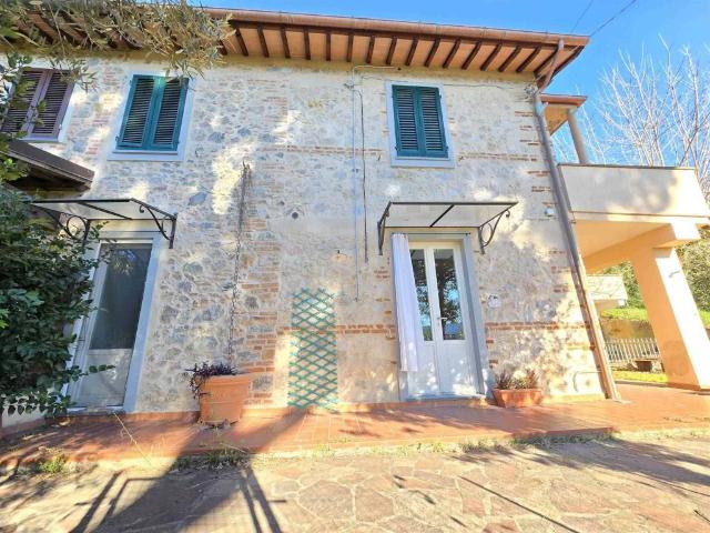 Rustico in vendita a Camaiore, Toscana