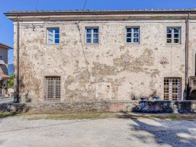 Rustico in vendita a Montemagno, Camaiore