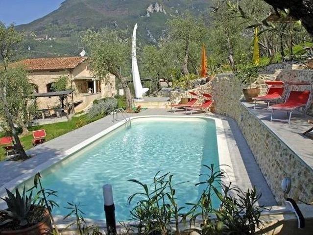 Rustico in vendita a Camaiore, Toscana