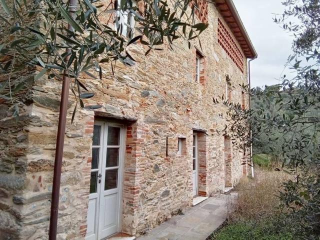 Rustico in vendita a Camaiore, Toscana