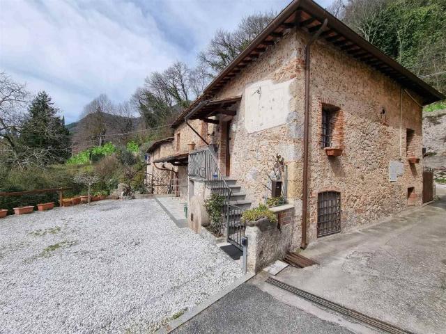 Rustico in vendita a Camaiore, Toscana