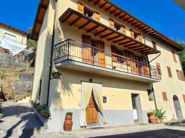 Rustico in vendita a Camaiore, Toscana
