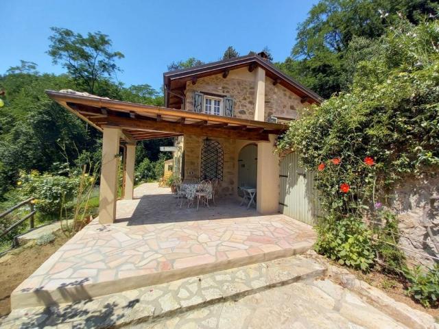 Rustico in vendita a Camaiore, Toscana