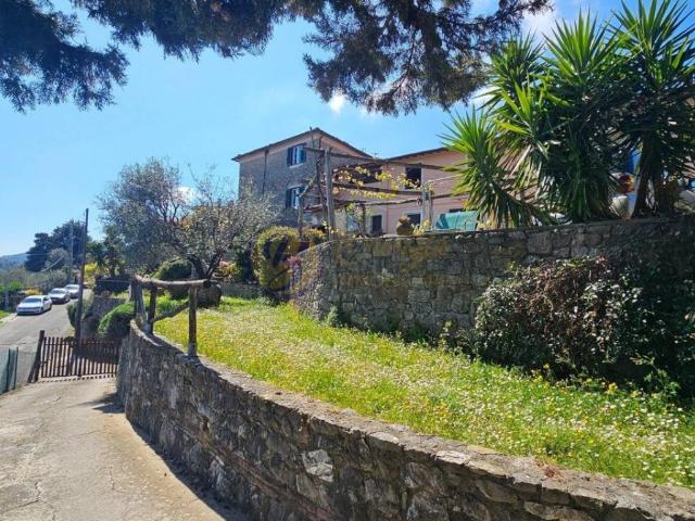 Rustico in vendita a Fibbialla, Camaiore