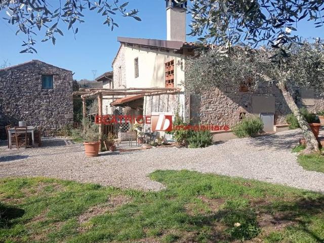 Rustico in vendita a Misigliano, Camaiore