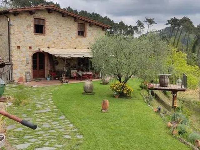 Rustico in vendita a Camaiore, Toscana