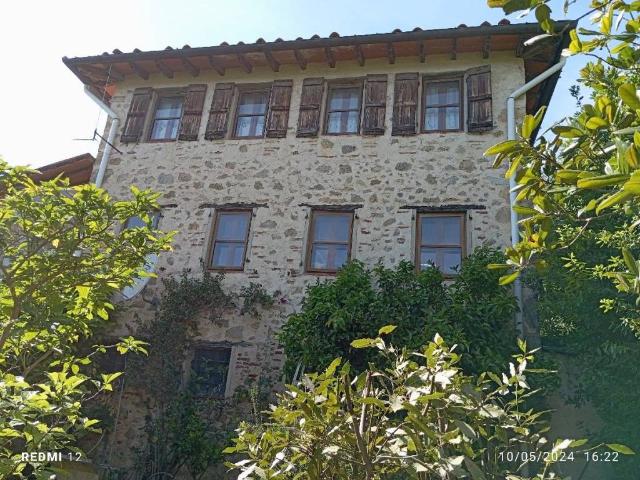 Rustico in vendita a Montebello, Camaiore