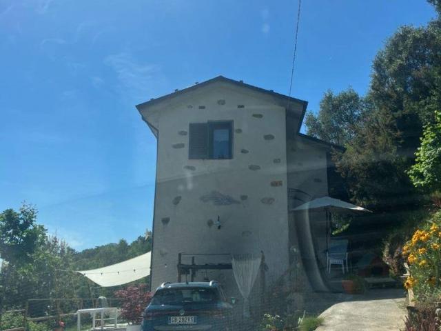 Rustico in vendita a Montebello, Camaiore